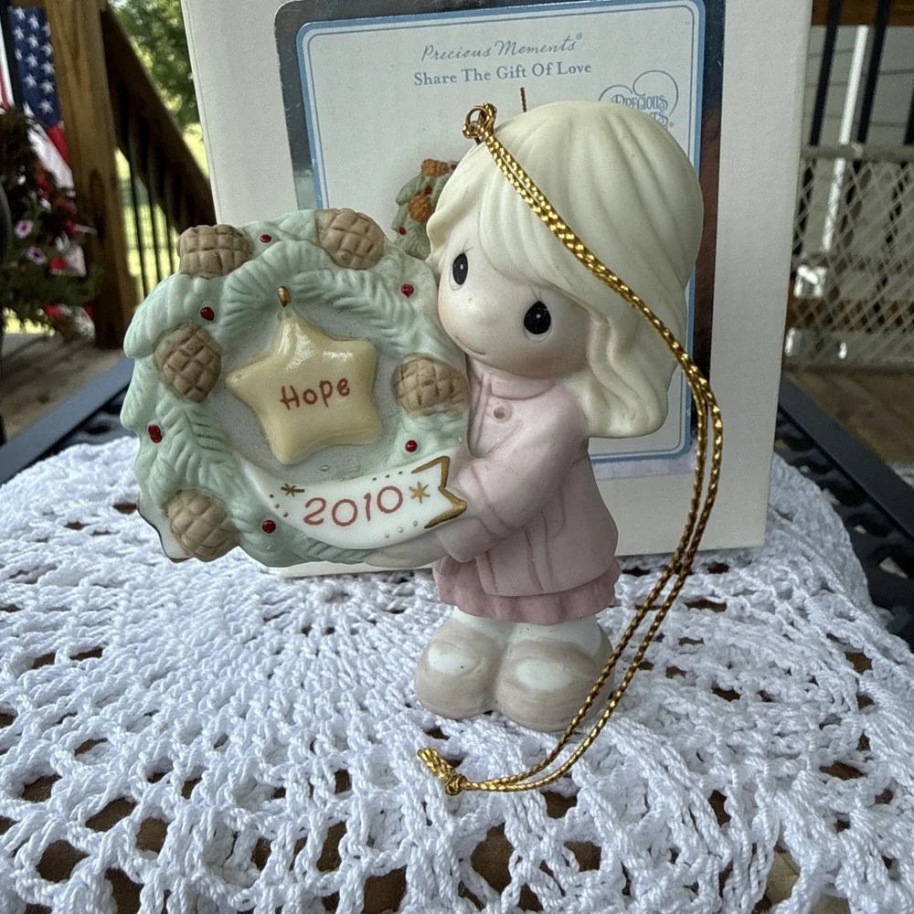 2009 Enesco Precious Moments Porcelain Ornament 